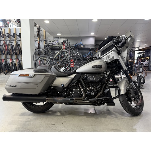 Harley Davidson CVO Road Glide 2023 - USED
